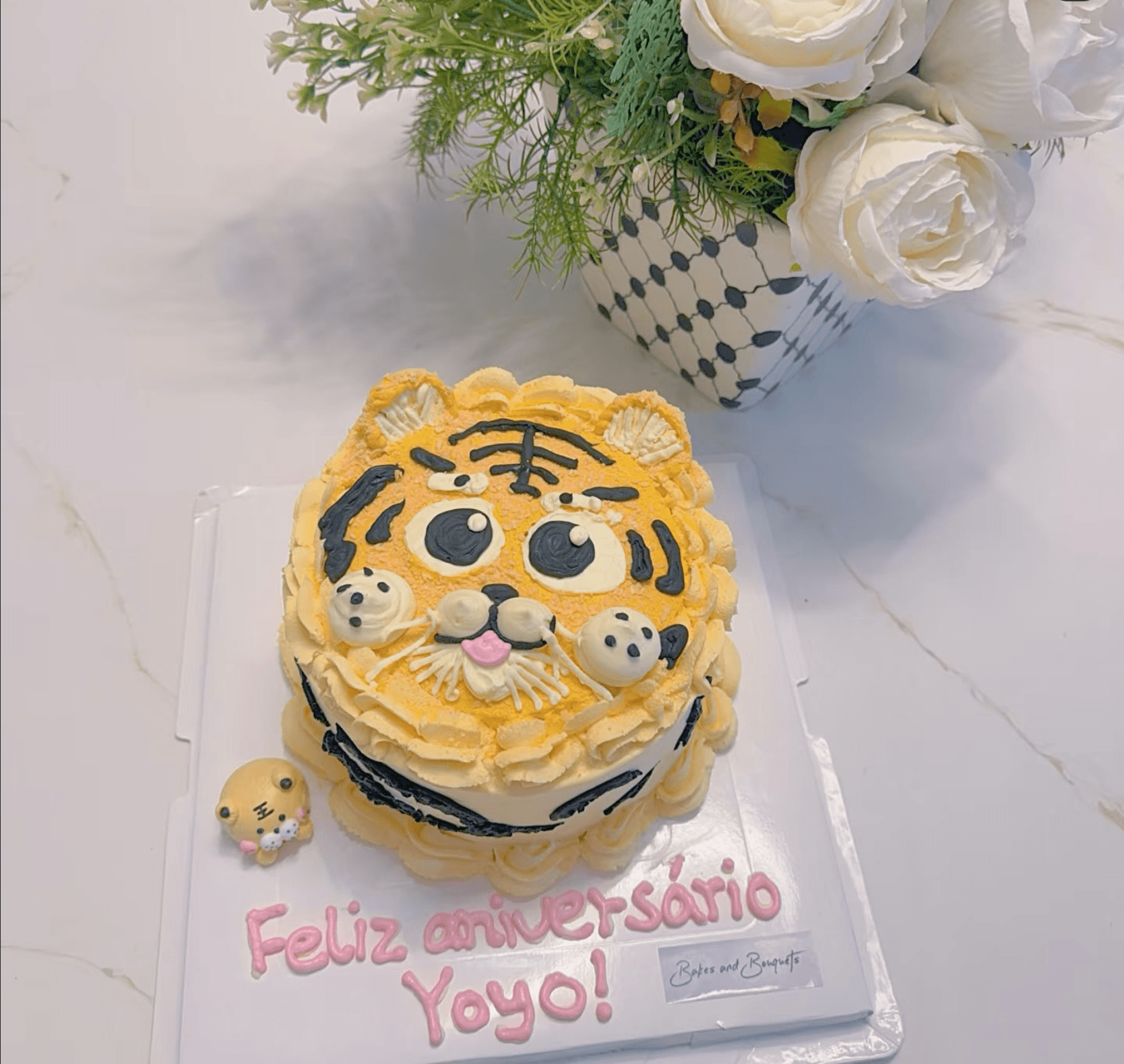 6 inch yellow tiger themed cake