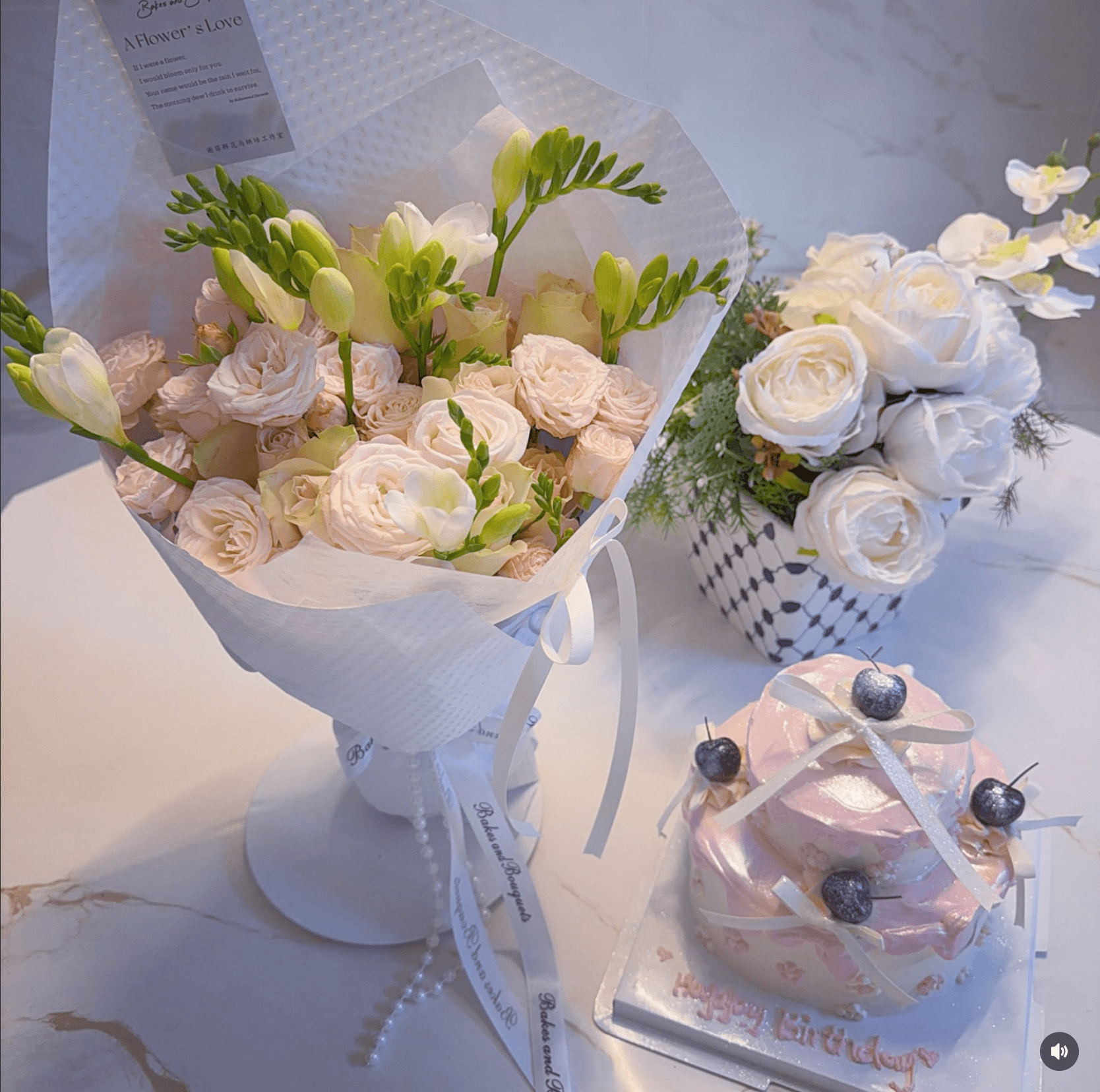 White theme flower and cake set